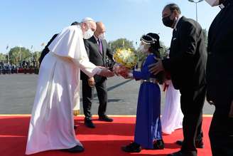 Papa Francisco desembarca no Iraque
05/03/2021
Vatican Media/Divulgação via REUTERS