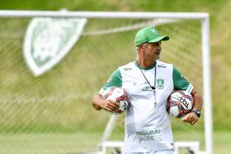 Lisca defendeu a paralisação do futebol