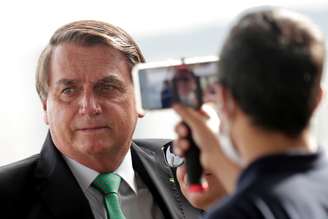 Presidente Jair Bolsonaro conversa com apoiadores no Palácio da Alvorada
09/03/2021
REUTERS/Ueslei Marcelino