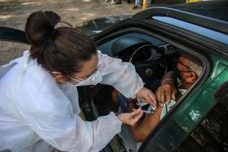 Vacinados contra a covid-19 no Brasil chegam a 11,7 milhões, 5,54% da população