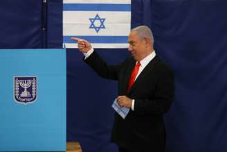 Premiê israelense, Benjamin Netanyahu, vota em Jerusalém
23/03/2021 REUTERS/Ronen Zvulun/Pool
