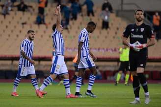 Em cobrança de pênalti, camisa 10 Oyarzabal definiu a vitória da Real Sociedad (Foto: CRISTINA QUICLER / AFP)