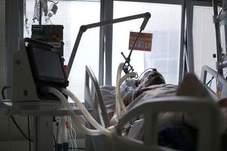Paciente com Covid-19 em UTI de hospital em São Paulo
17/03/2021
REUTERS/Amanda Perobelli