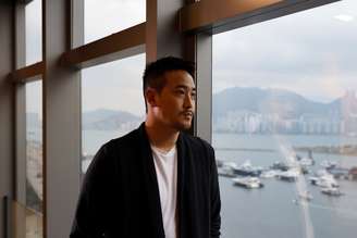 Diretor do filme "Better Days", Derek Tsang, posa para foto durante entrevista à Reuters em Hong Kong
09/04/2021 REUTERS/Tyrone Siu