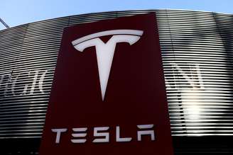 A Tesla, que entrou no mercado chinês em 2013, atualmente domina o mercado de carros elétricos premium do país