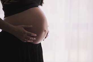Gravidez de casal de mulheres faz surgir sentimento por mudança na licença-maternidade