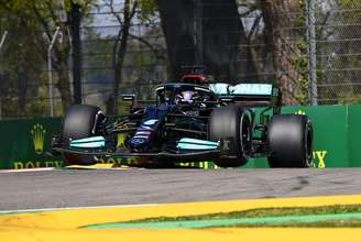 Lewis Hamilton brilhou em Ímola e garantiu uma pole histórica na F1 