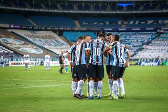 Jogadores do Grêmio comemoram vitória pelo Gaúcho 