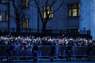Pessoas se manifestam em apoio ao político da oposição russo Alexei Navalny em Moscou, Rússia