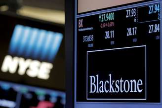 Logo da Blackstone em tela na bolsa de valores de Nova York, EUA 
04/04/2016
REUTERS/Brendan McDermid