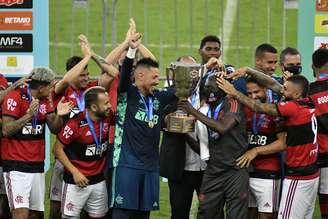 Os jogadores do Flamengo comemoram título da Taça Guanabara após partida entre Flamengo e Volta Redonda, válido pelo Campeonato Carioca 2021. Realizado no estádio Maracanã, Rio de Janeiro, RJ, neste sábado (24)