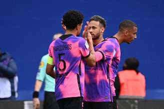 Neymar e Marquinhos marcaram os gols do PSG (Foto: Anne-Christine POUJOULAT / AFP)