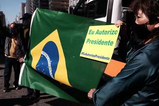 Manifestação na Avenida Paulista, em São Paulo, em favor do presidente Bolsonaro pede a intervenção militar