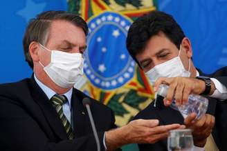 Presidente Jair Bolsonaro e então ministro da Saúde, Luiz Henrique Mandetta
18/03/2021
REUTERS/Adriano Machado