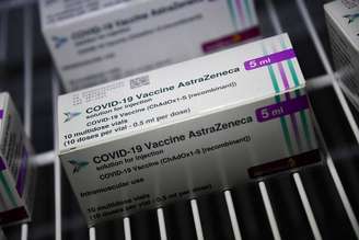 Caixas de vacina da AstraZeneca armazenadas em Gênova, noroeste da Itália