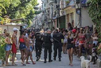 Policiais na favela do Jacarezinho, no Rio de Janeiro