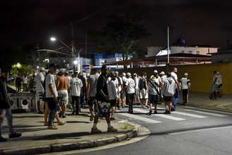 Torcida do Santos protesta pela má campanha do time na temporada