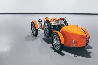 Primeira unidade do Bugatti Baby II traz carroceria na cor Jetex Orange. 