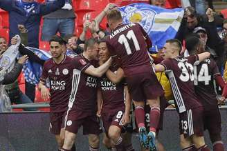 Leicester faturou a Copa da Inglaterra pela primeira vez na história (Foto: KIRSTY WIGGLESWORTH / POOL / AFP)