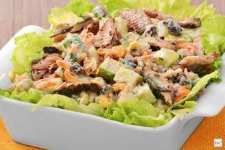 Guia da Cozinha - Salpicão de sardinha: opção prática e saborosa para os fãs da receita