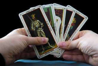 Saiba como jogar tarot 