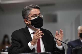 Senador Alessandro Vieira (Cidadania-SE) durante sessão da CPI da Covid.