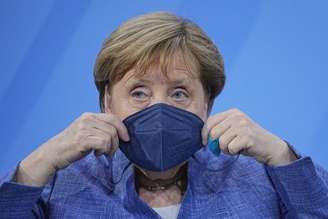 Chanceler alemã, Angela Merkel, durante reunião com governadores de Estados do país em Berlim
10/06/2021 Michael Kappeler/Pool via REUTERS