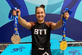 Maria Ruffatto faturou duas medalhas no Pan-Americano de Jiu-Jitsu sem kimono em sua estreia na faixa-marrom (Foto: arquivo pessoal)
