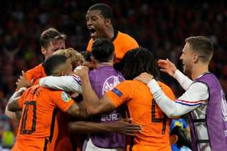 Dumfries, autor do gol da vitória, teve atuação de destaque em vitória da Holanda (Foto: PETER DEJONG / POOL / AFP)