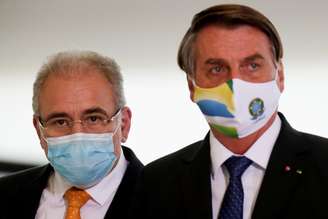 Ministro da Saúde diz que vacinará Bolsonaro 'quando ele assim desejar'