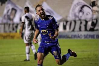 Bruno José jogou bem e ainda fez o gol da vitória celeste em Campinas-(Igor Sales/Cruzeiro)