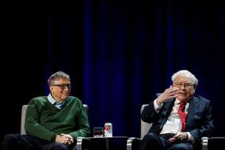 Warren Buffett ao lado de Bill Gates durante evento da Universidade Columbia, em Nova York 
27/01/2017
REUTERS/Shannon Stapleton