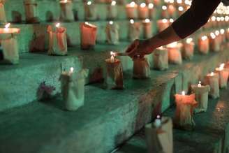 Velas são acesas no Rio de Janeiro para marcar 500 mil mortes do Covid
 21/6/2021 REUTERS/Pilar Olivares