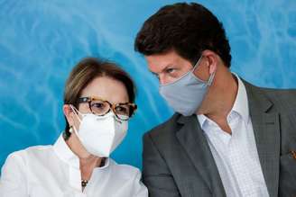 Tereza Cristina e ex-ministro  Salles em evento no Planalto
 22/3/2021 REUTERS/Ueslei Marcelino