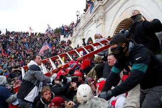 Apoiadores do ex-presidente norte-americano Donald Trump protestando em Washington, EUA
06/01/2021 REUTERS/Shannon Stapleton/Foto de Arquivo