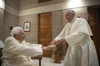 Bento XVI com papa Francisco em novembro de 2020, no Vaticano