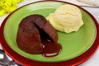 Guia da Cozinha - Petit gâteau baratinho de chocolate com sorvete