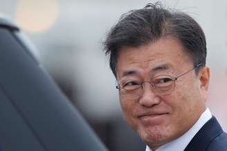 Presidente da Coreia do Sul, Moon Jae-in, chega ao aeroporto da Cornuálhia, no Reino Unido, para reunião do G7
11/06/2021 REUTERS/Peter Nicholls/Pool