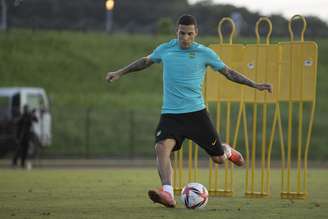 Guilherme Arana durante o treino da Seleção Brasileira nesta segunda-feira em Yokohama