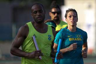 Atletas do revezamento 4x400m misto do Brasil treinam em Saitama (Foto: Wander Roberto/COB)
