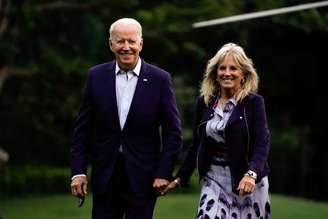 Presidente dos EUA, Joe Biden, ao lado da primeira-dama, Jill, na Casa Branca
18/07/2021
REUTERS/Elizabeth Frantz