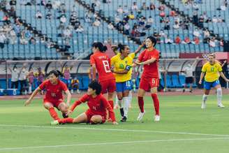 A capitã Marta comemora ao abrir o placar na vitória do Brasil contra a China na estreia da Olimpíada Sam Robles CBF