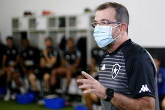 Enderson Moreira na primeira conversa com os jogadores nesta quarta=feira (Foto: Divulgação/Botafogo)