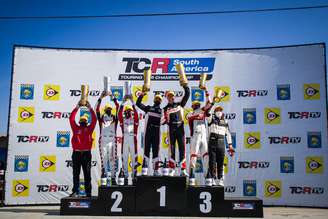 Tom Coronel e Digo Baptista venceram a segunda etapa do TCR Sul-Americano 