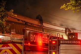 Acervo da Cinemateca pega fogo na Vila Leopoldina, em São Paulo, na noite desta quinta-feira