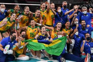 Meninas do vôlei garantiram mais uma medalha para o Brasil, que agora chega a 20 (Foto: Yuri Corteza/AFP)