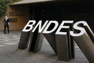 A ideia do BNDES é que quase todos os 2,5 mil funcionários retornem aos escritórios, a maioria no edifício-sede, no centro do Rio,