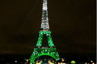 O PSG também reservou a Torre Eiffel para anunciar Neymar (Foto: Reprodução de internet)