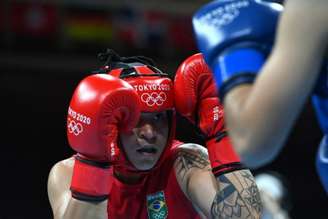 Bia Ferreira acabou derrotada na final da categoria até 60kg do boxe olímpico (LUIS ROBAYO/POOL/AFP)
