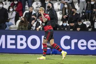 Gabigol marcou dois gols na goleada sobre o Olimpia (Foto: Alexandre Vidal/Flamengo)